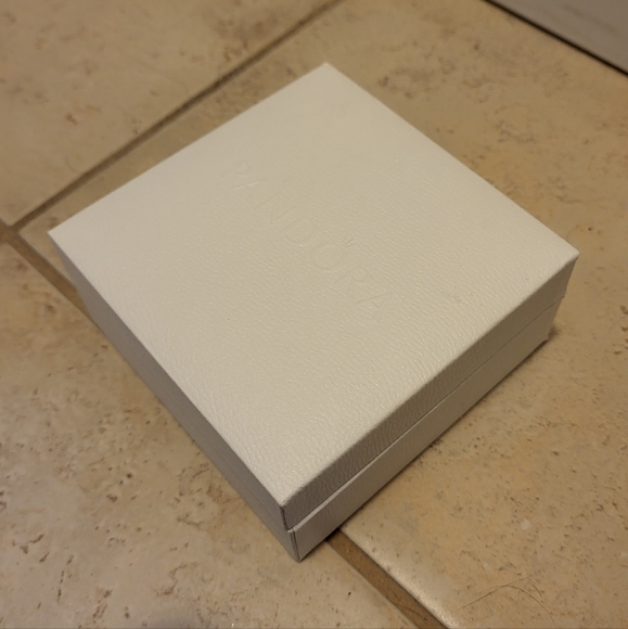 Old and New Pandora Charm bracelet boxes (EMPTY BOXES ONLY) - Picture 12 of 14